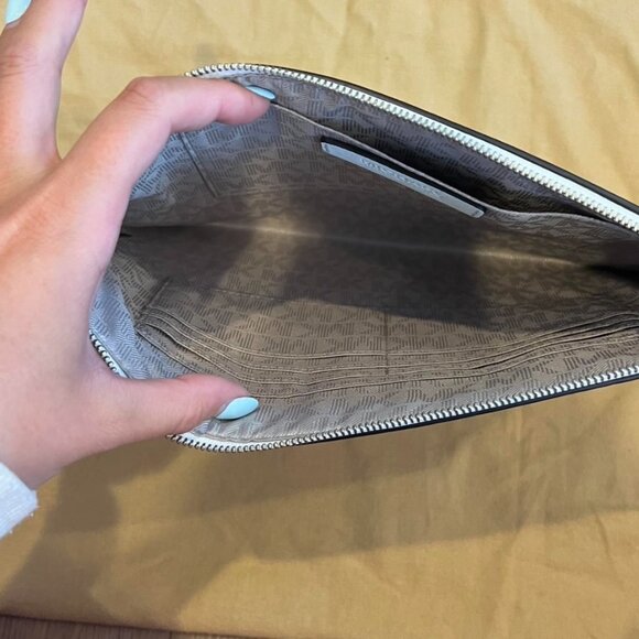 Michael Kors clutch - Picture 2 of 3